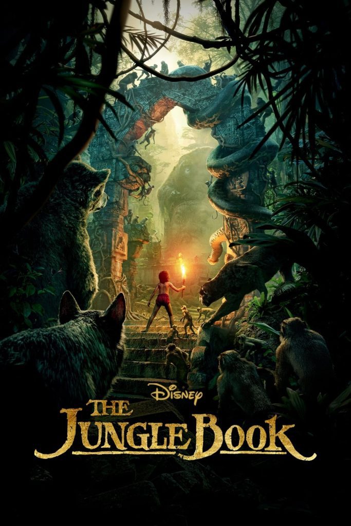 Poster van The Jungle Book: een jongen in rood lendendoekje staat met een fakkel voor een oude poort van een ruïne midden in een jungle. Om hem heen diverse dieren.
