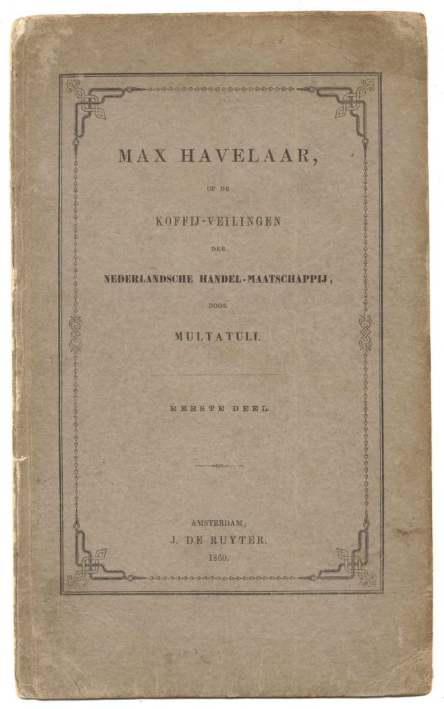 Oorspronkelijke kaft van Max Havelaar: bruin geworden papier met een zwart kader en daarin de gegevens van het boek.