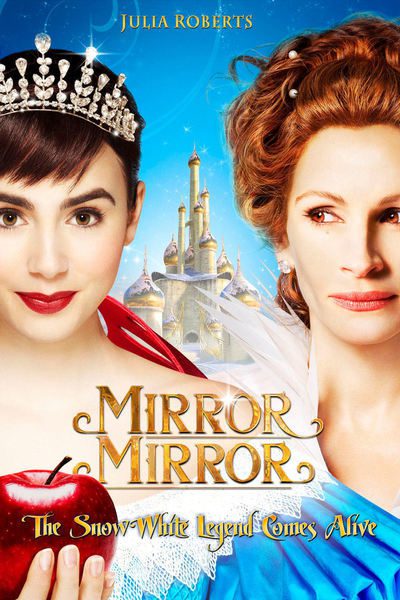 Filmposter van Mirror mirror: de twee gezichten van de hoofdrolspeelsters als prinsessen zijn gedeeltelijk in beeld links en rechts, ertussen een kasteel en linksonder een rode appel.