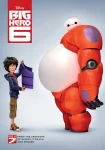 Filmposter Big Hero 6: een jongeman probeert een groot wit figuur in een metalen robotpak te persen.