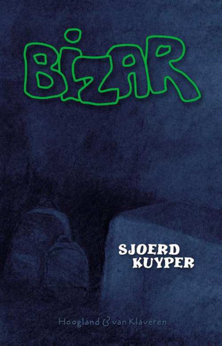 Kaft van Bizar: een donkerblauwe kaft met de ingang van een grot weergegeven in kleine kleurschakeringen. Titel in groene letters erboven.