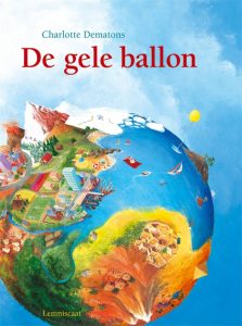 Kaft van De gele ballon, waarop een wereldbol te zien is met diverse uitvergrote details zoals een vulkaan, besneeuwde berg en landschappen. Daarboven zweeft een gele ballon. Een van de kinderprentenboeken die Wim Pelgrim hier bespreekt.