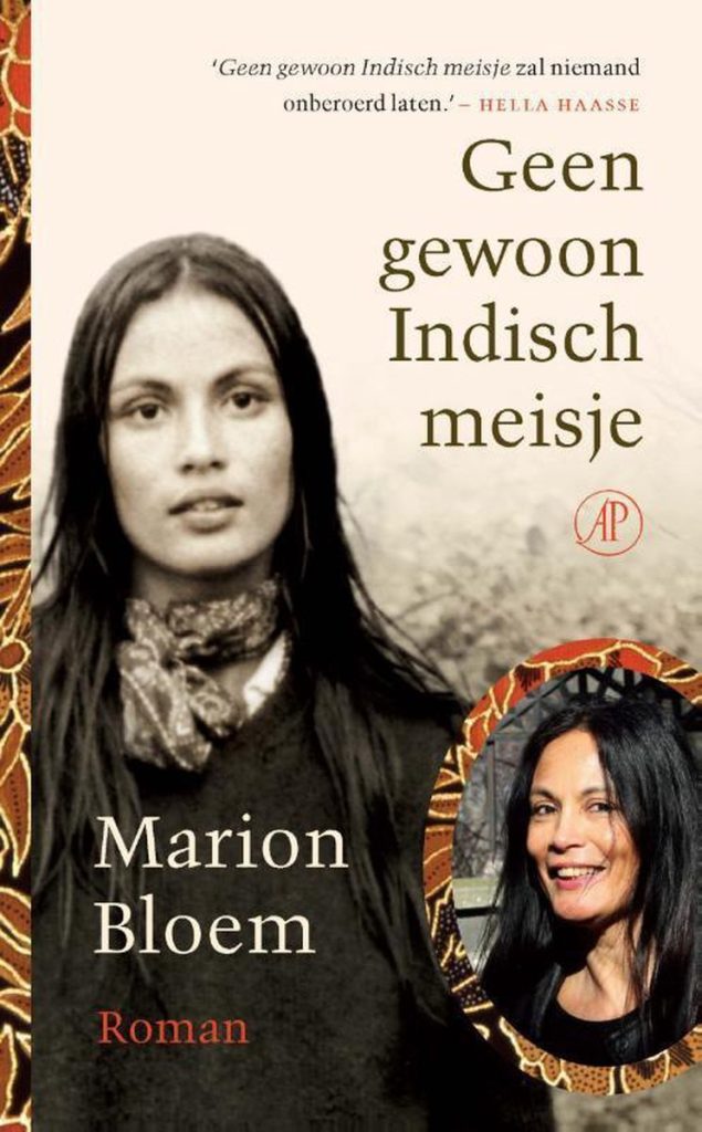 Kaft van Geen gewoon Indisch meisje: een zwart-witfoto van een jonge Marion Bloem kijkt de lezer aan. In een kader ernaast een kleinere recentere foto van de auteur.