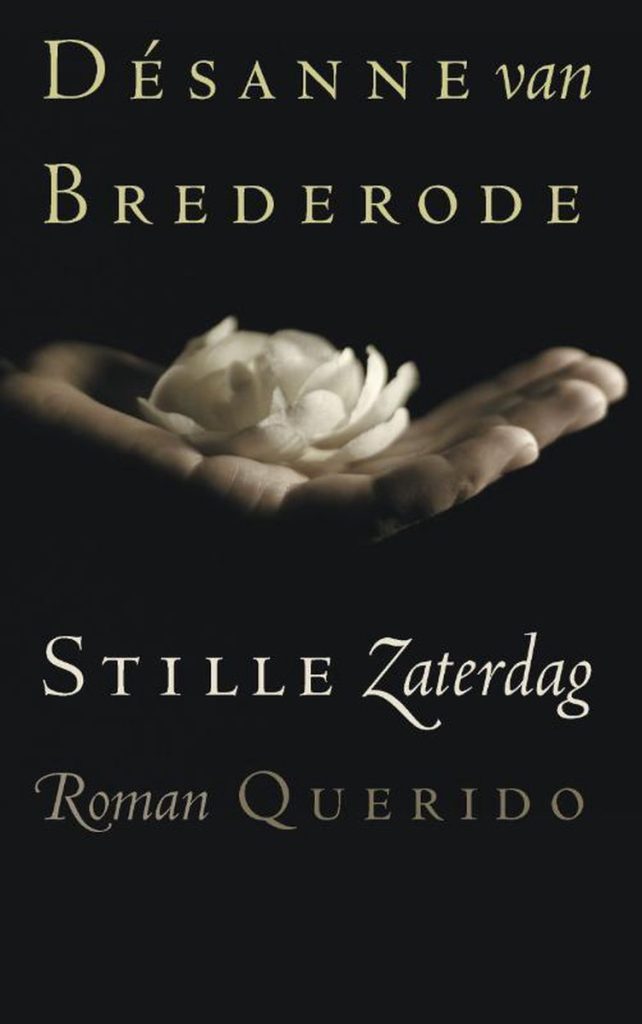 Kaft van Stille zaterdag: een zwarte achtergrond met een hand die een witte bloem vasthoudt.