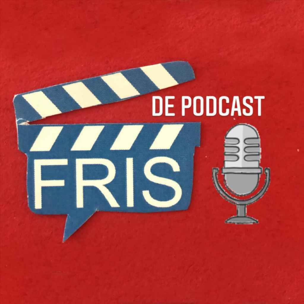 Logo van Fris, de podcast: rode achtergrond, een klapbord uit de filmindustrie in blauw en wit met ernaast een grijze podcastmicroofn.