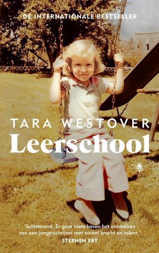 Kaft van het boek Leerschool van Tara Westover. Vergeelde analoge foto waarop een meisje op een schommel zit en je aankijkt. Sfeer is jaren '70 of jaren '80.