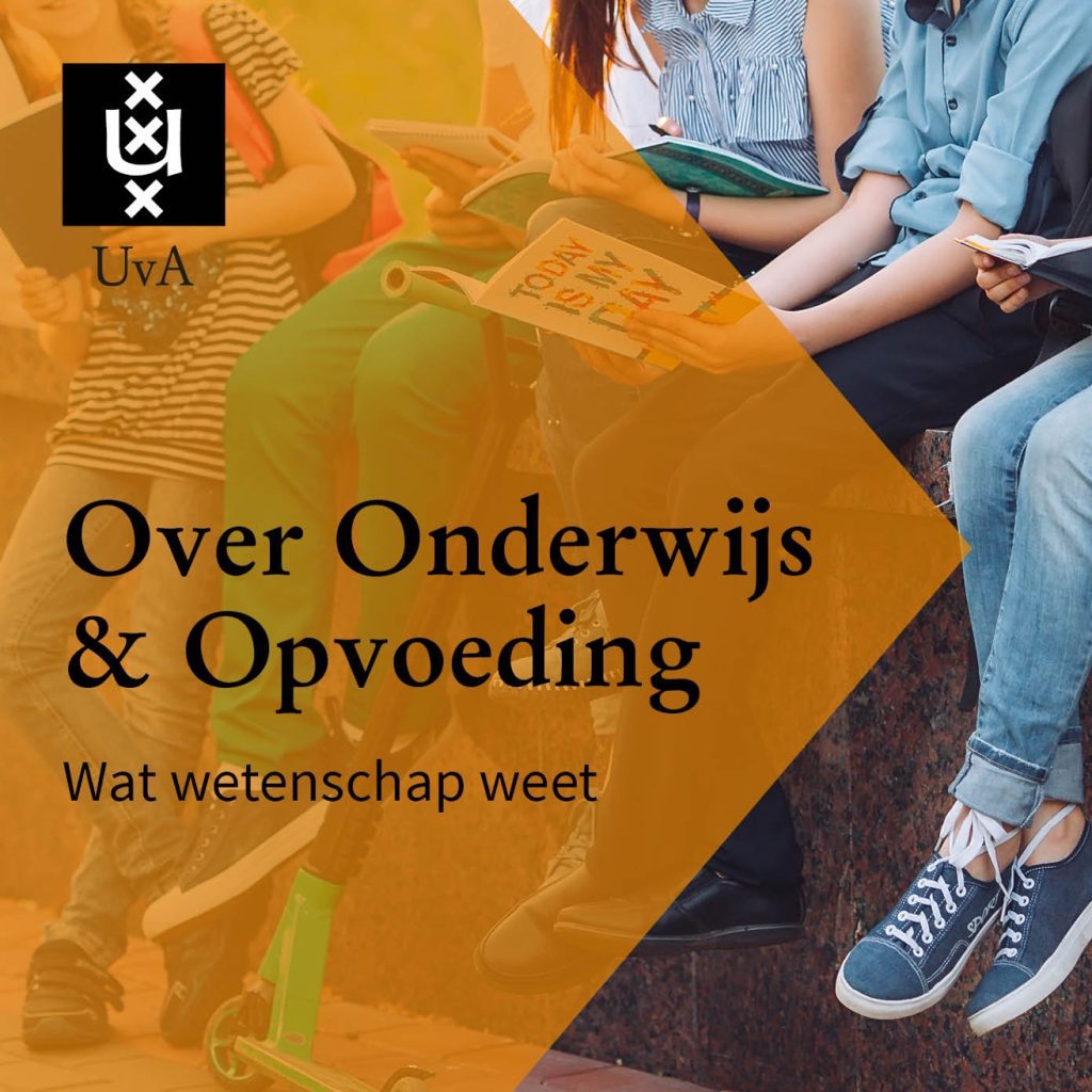 Logo van Over Onderwijs & Opvoeding: de onderlijven van enkele leerlingen op een bankje zijn zichtbaar, daaroverheen een half transparant oranje vlak met daarin naam en ondertitel.