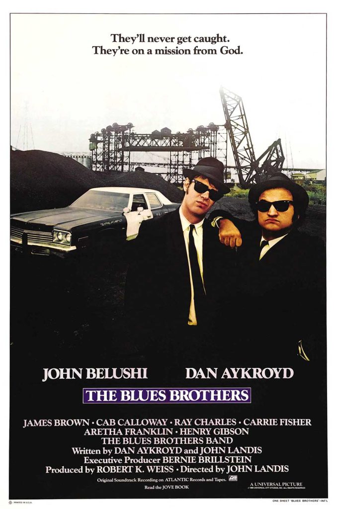 Poster van de film The Blues Brothers: twee mannen in zwart pak en zwarte gleufhoud met zonnebril voor een oude politieauto.