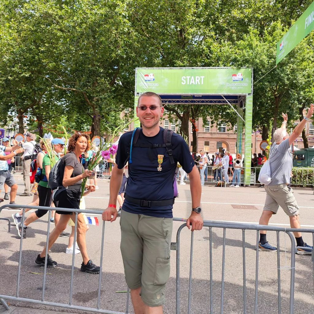 Wim Pelgrim bij de finish van de 4daagse in Nijmegen.