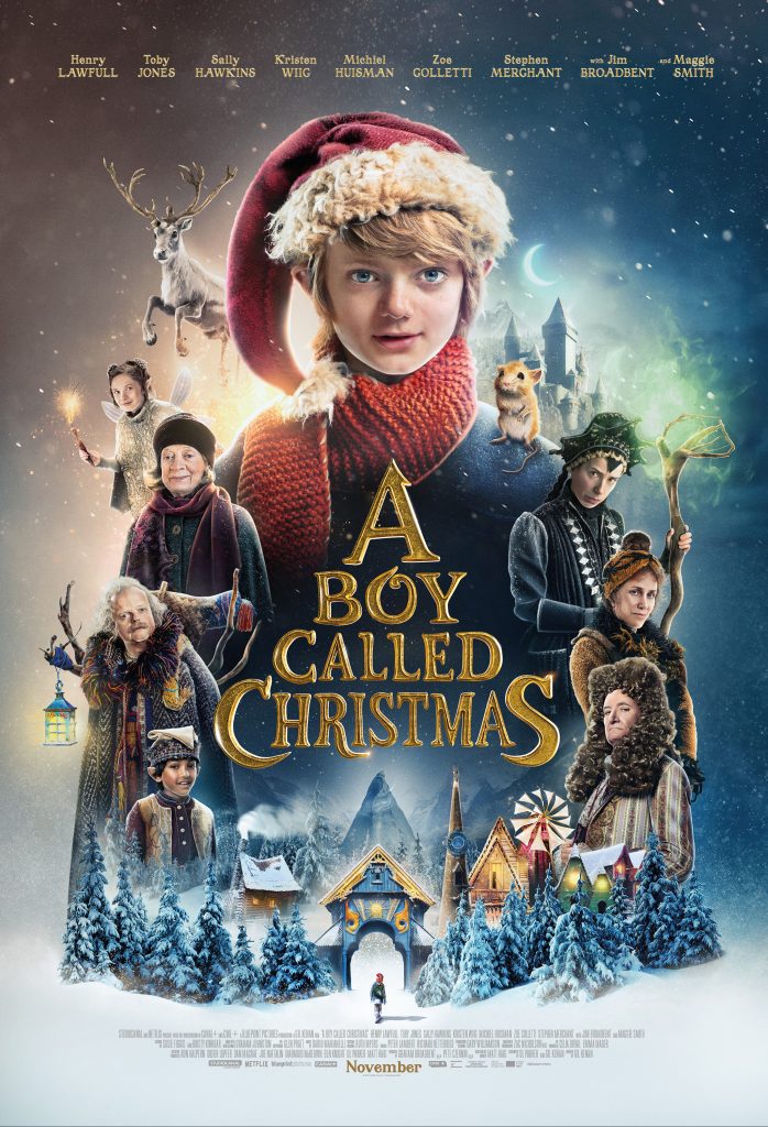 Filmposter van A boy called Christmas met centraal de jongen Christmas, links van hem een bronzen achtergrond met sterren en enkele van de goede bijpersonages, rechts een blauwige achtergrond met sterren en enkele van de slecht bijpersonages. Men torent uit boven de woonplaats van de kerstman