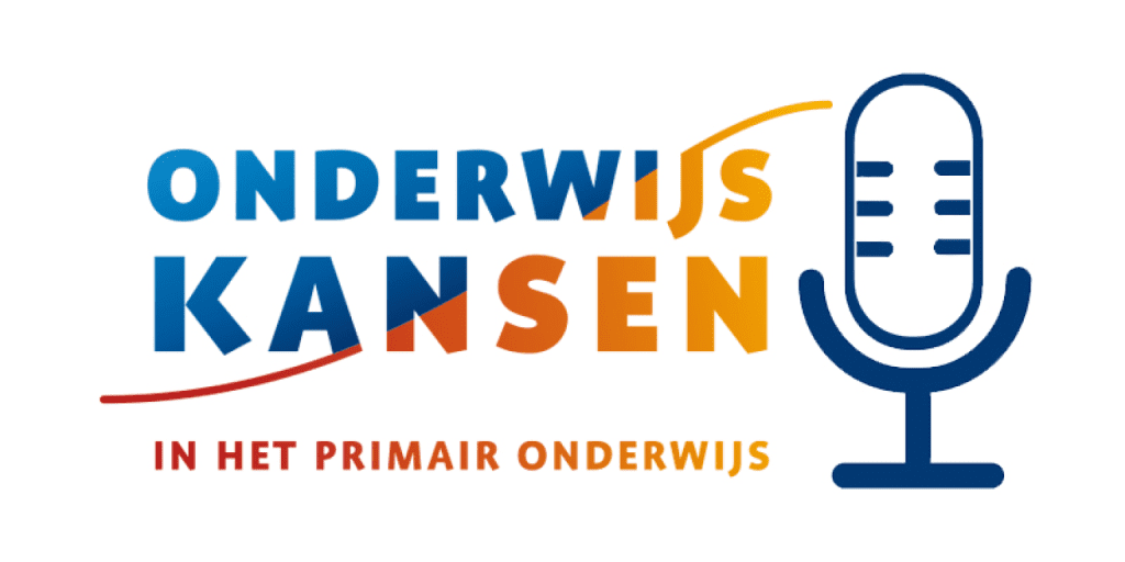 Logo van Onderwijskansen: het woord onderwijskansen deels in blauw, deels in rood/oranje geel en ernaast een podcastmicrofoon.