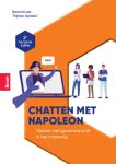 Kaft van Chatten met Napoleon. Een laptop met daaruit een schematisch weergegeven Napoleonfiguur. Drie figuurtjes met devices in hun handen staan ernaast.